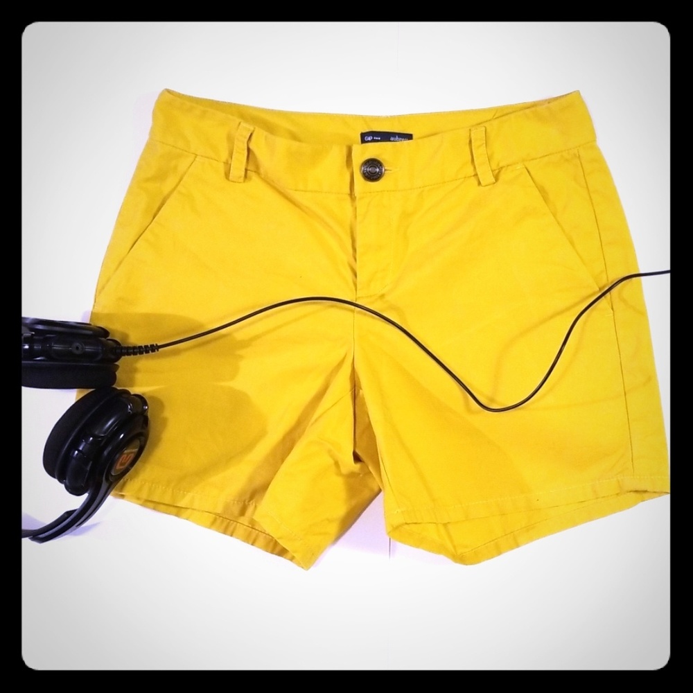 GAP Aubrey Yellow Shorts 💟
